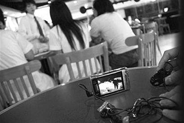 丈夫服刑多久自动离婚？